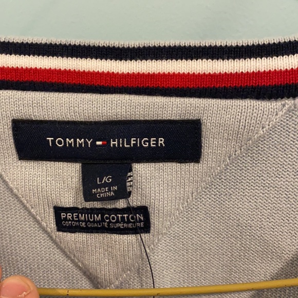 Tommy Hilfiger sweater - Picture 2 of 5